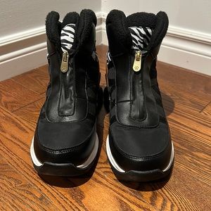 Cougar Swizzle Nylon Waterproof Sneaker with PrimaLoft in Zebra - Size 10